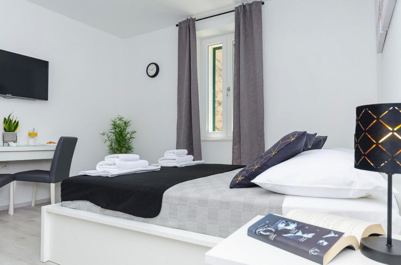 Apartments And Rooms Adriatic Suites شيبينيك المظهر الخارجي الصورة