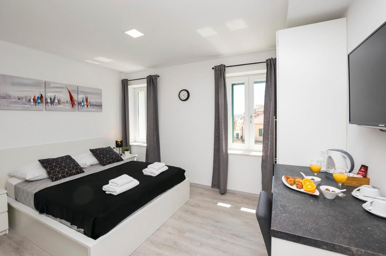 Apartments And Rooms Adriatic Suites شيبينيك المظهر الخارجي الصورة