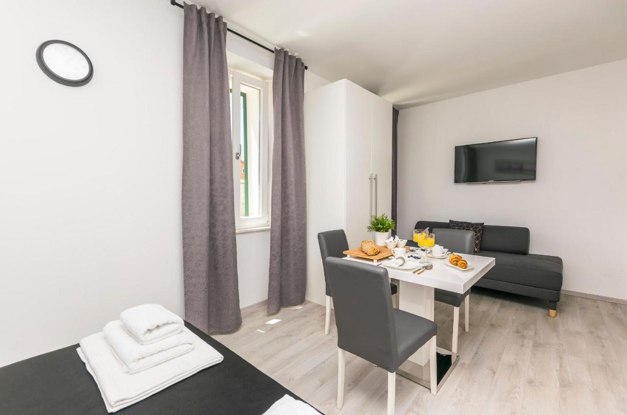 Apartments And Rooms Adriatic Suites شيبينيك المظهر الخارجي الصورة