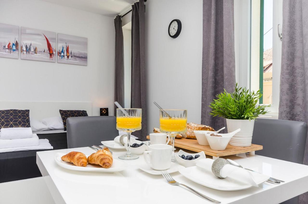 Apartments And Rooms Adriatic Suites شيبينيك المظهر الخارجي الصورة