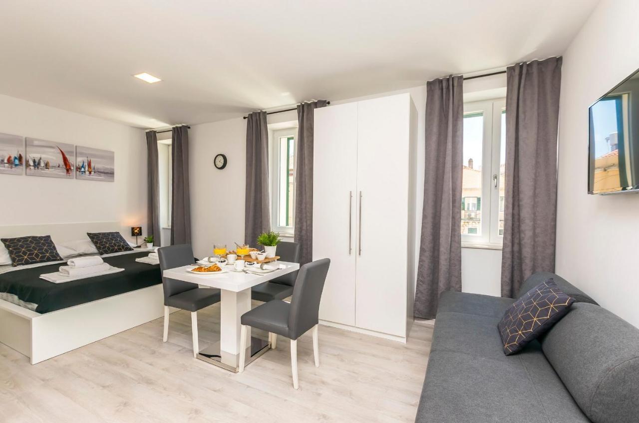Apartments And Rooms Adriatic Suites شيبينيك المظهر الخارجي الصورة