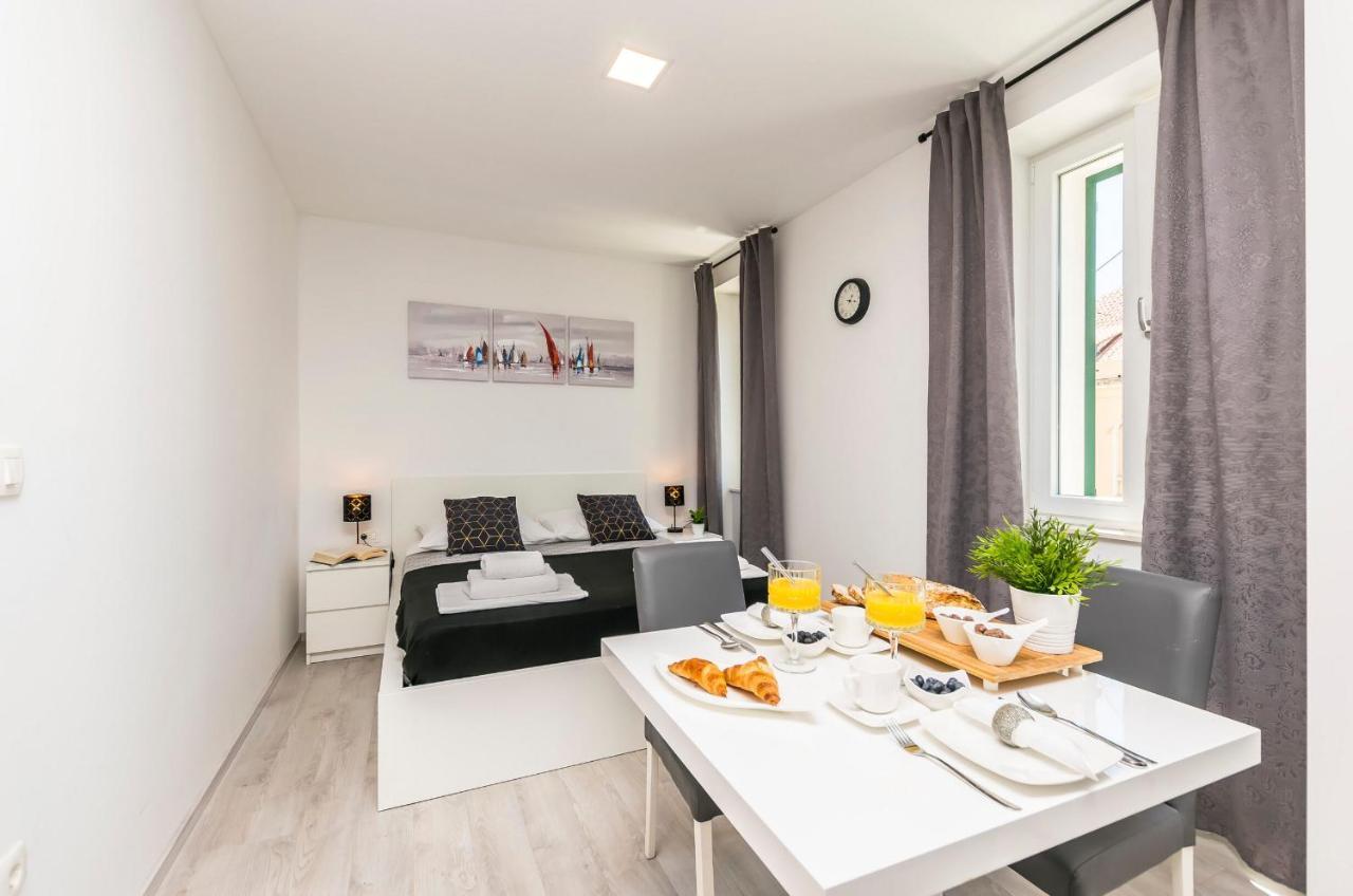 Apartments And Rooms Adriatic Suites شيبينيك المظهر الخارجي الصورة