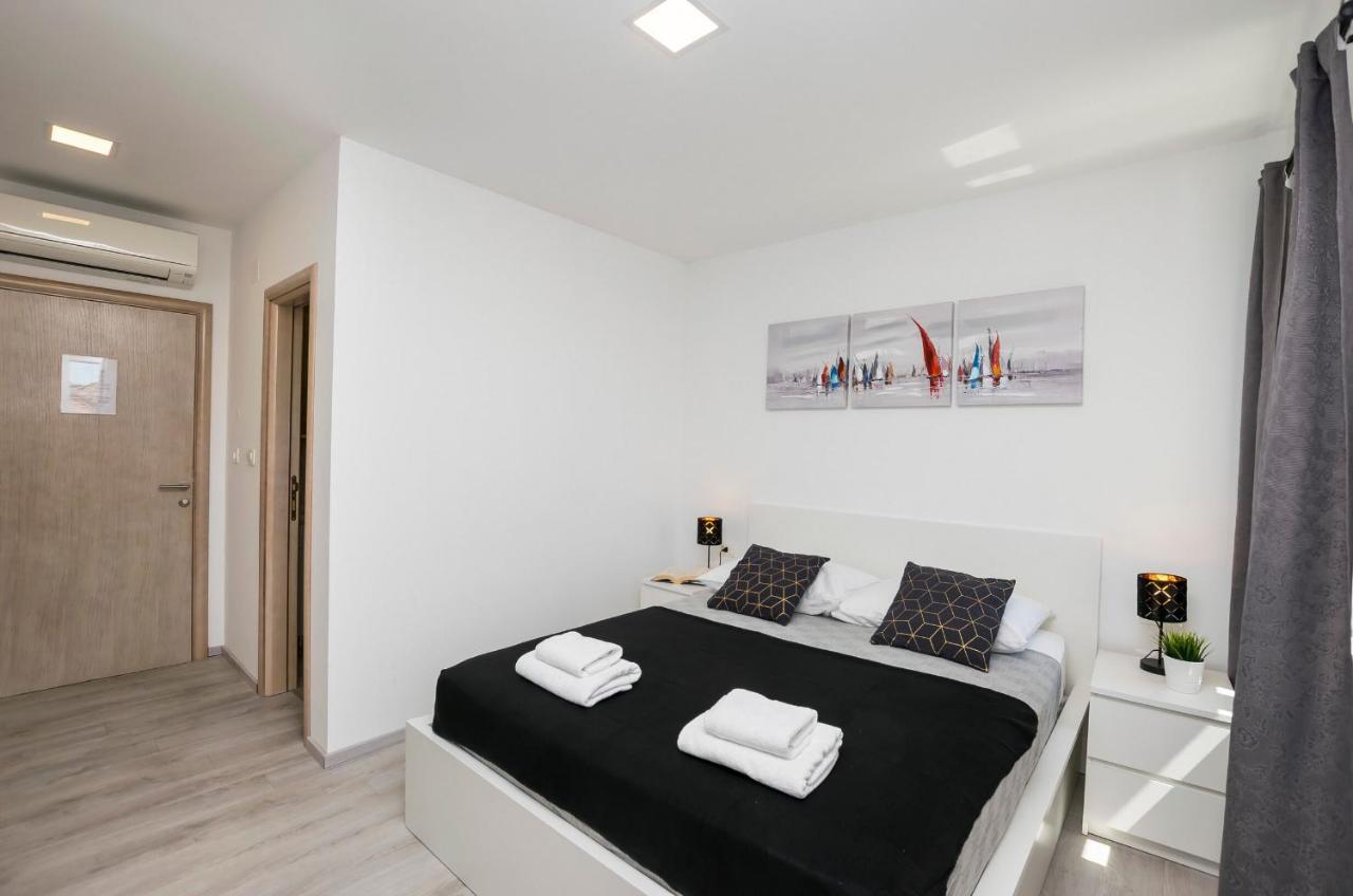 Apartments And Rooms Adriatic Suites شيبينيك المظهر الخارجي الصورة