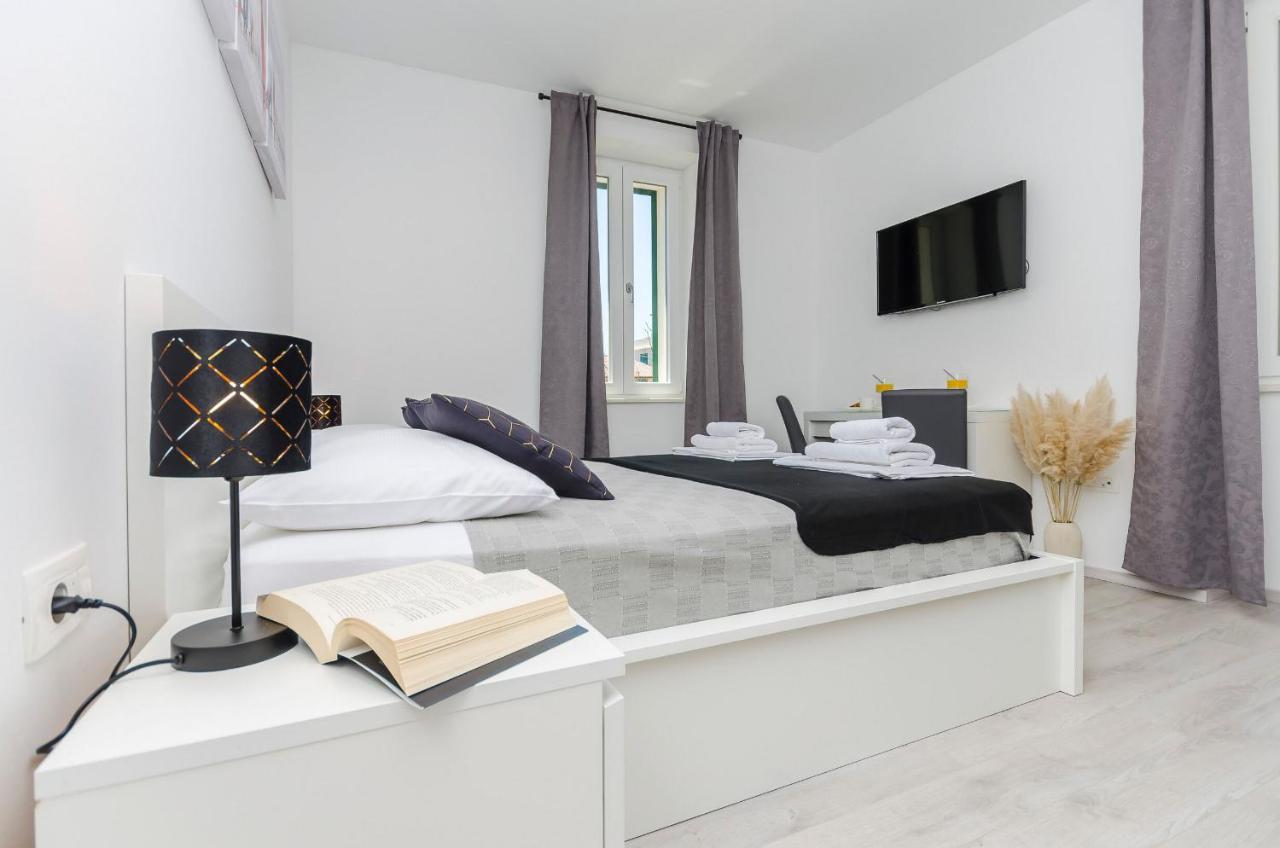 Apartments And Rooms Adriatic Suites شيبينيك المظهر الخارجي الصورة